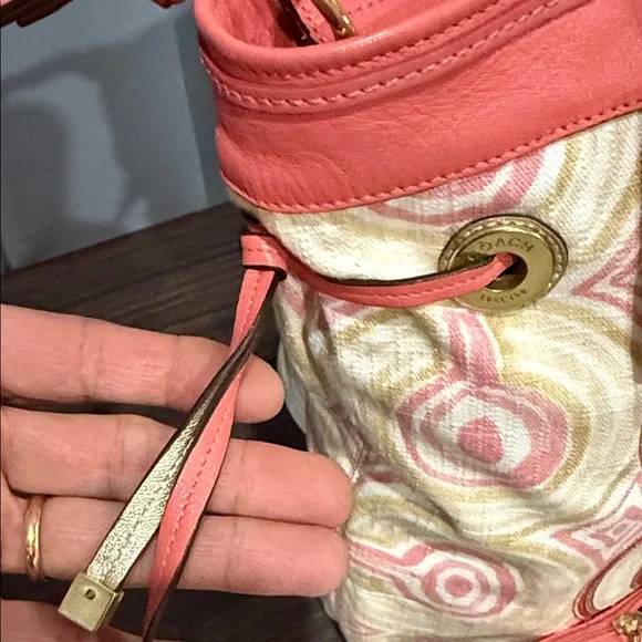 Coach set of 3 Coral and Cream shoulder bag wrestles , and card holder - Picture 6 of 17